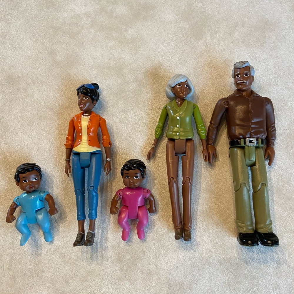 Family Figurine Set - Multicolor